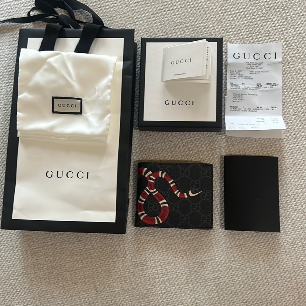 Gucci Kingsnake print GG supreme! Like new